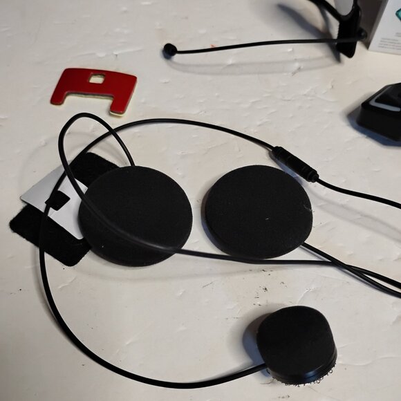 Feya Helmet Wireless Earphone With RBG Lights - Picture 9 of 14